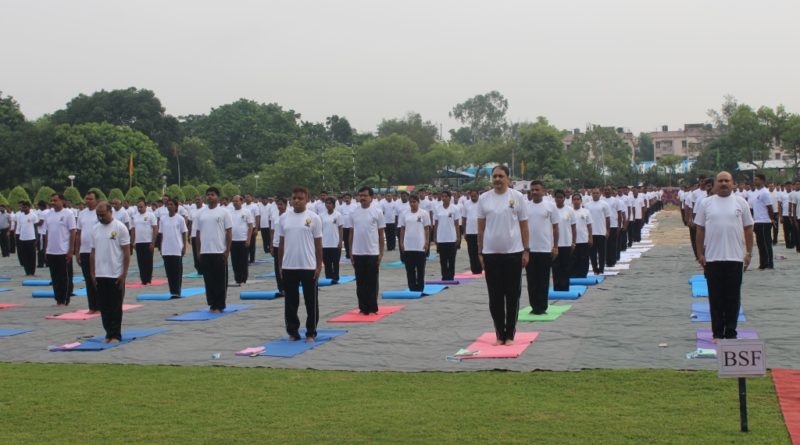 BORDER SECURITY FORCE ORGANISED INTERNATIONAL YOGA DAY ON 21ST JUNE 2017 AT CRPF GROUND SALTLAKE KOLKATA